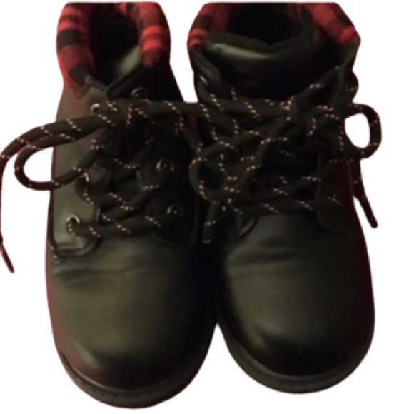 OshKosh Black toddler boot baby size 7 - Picture 2 of 8